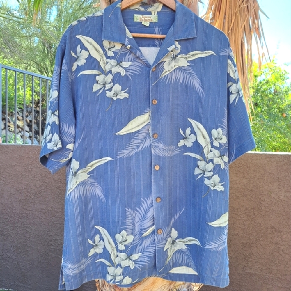 TOMMY BAHAMA 100 %SILK Hawaiian aloha button down short sleeve shirt M